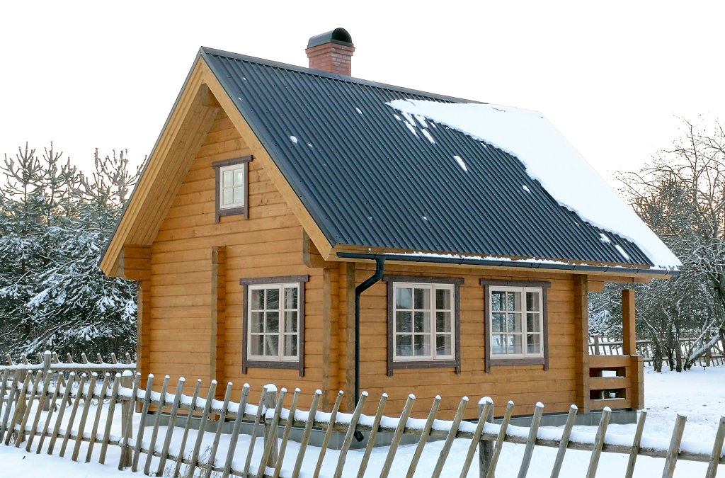 Kraana toob valmis maja õuele